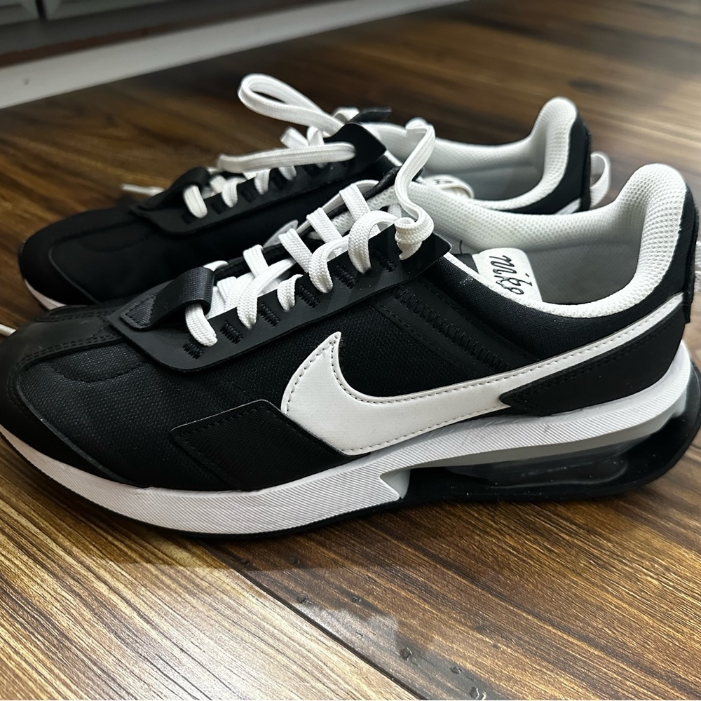 Women’s Nike shoes